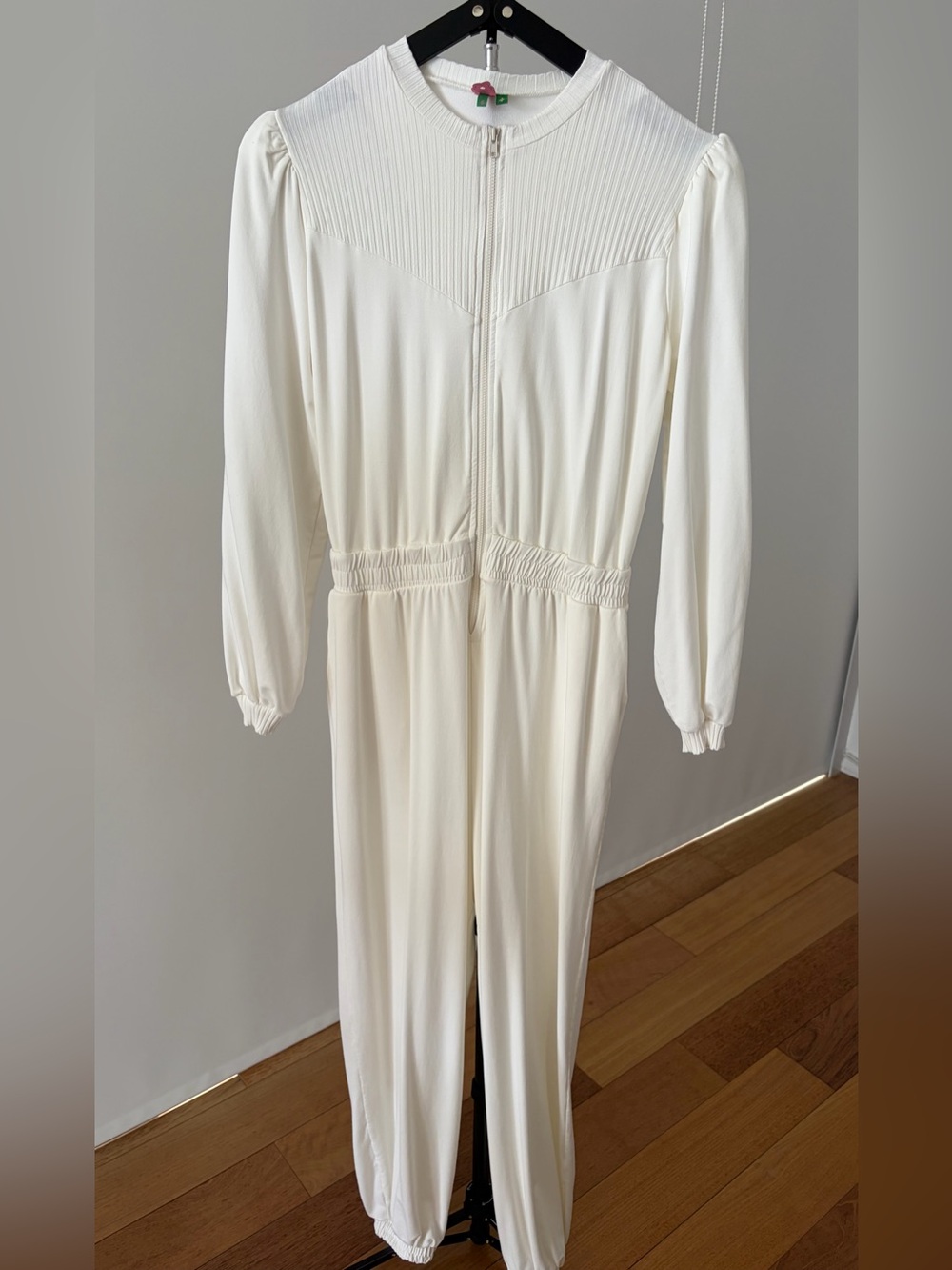 FARM Rio Women's Cream Long-Sleeve Jumpsuit with Front Zip